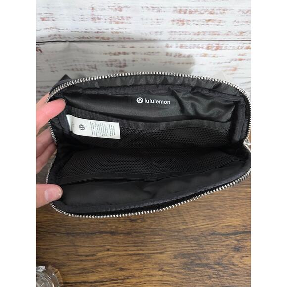 Lululemon Everywhere belt bag Wunder Puff in black NWT - Picture 7 of 7